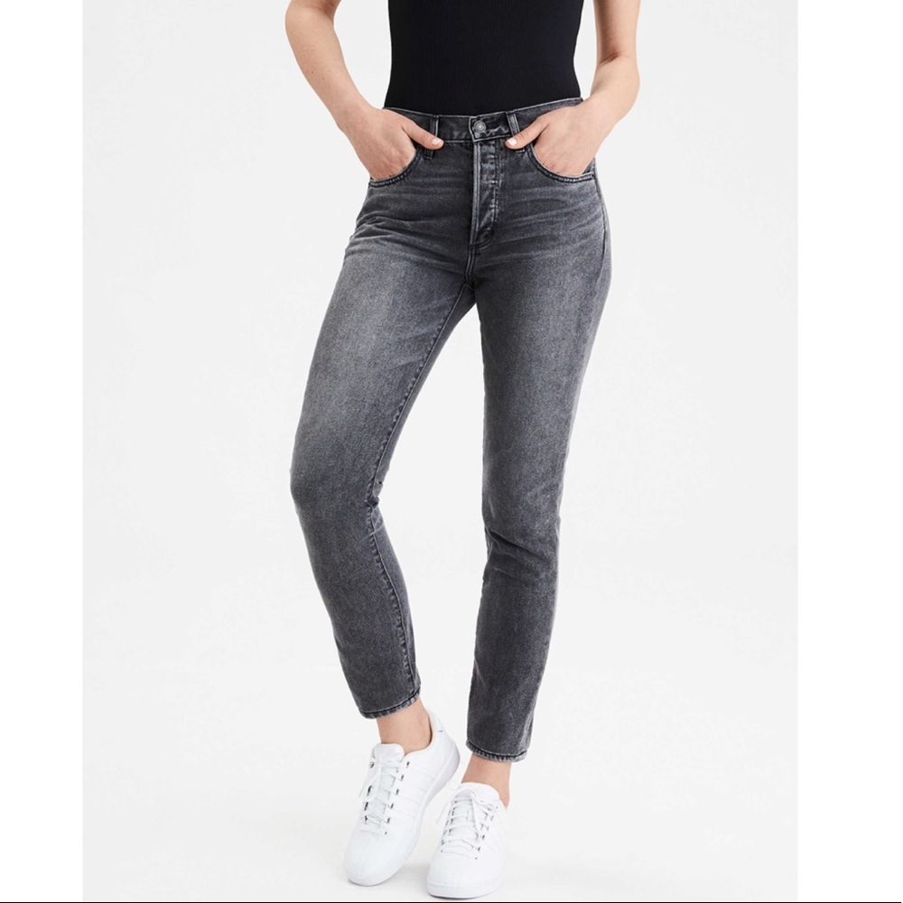 NWT American Eagle HiRise Girlfriend Jeans 4 Short